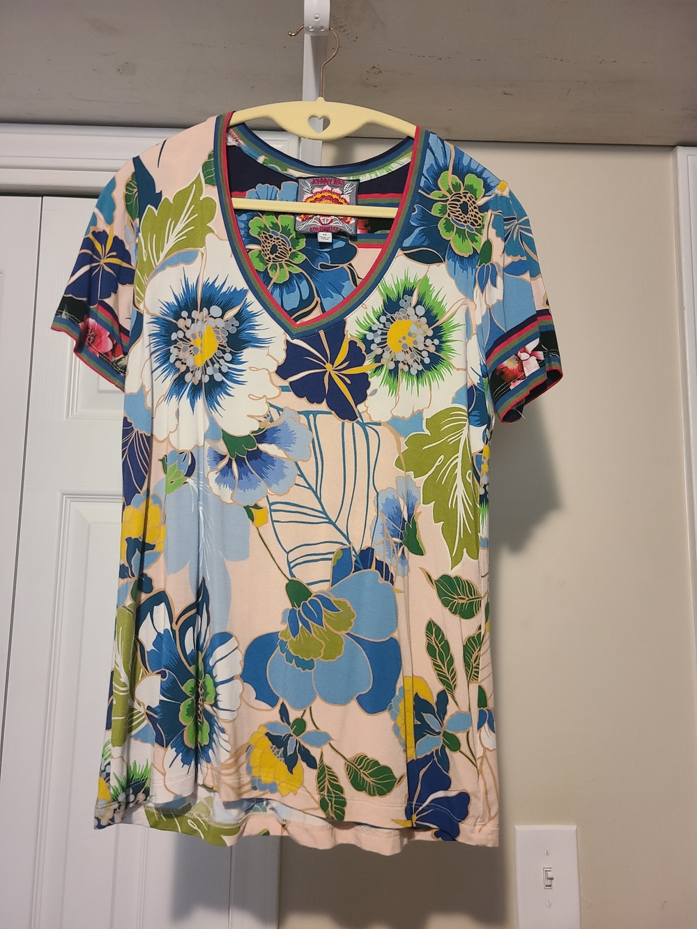 Johnny Was Floral V-Neck Short Sleeve Banboo Tee XS